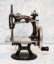 Antique 1905 Miniature Cast Iron Reliable Toy Sewing Machine