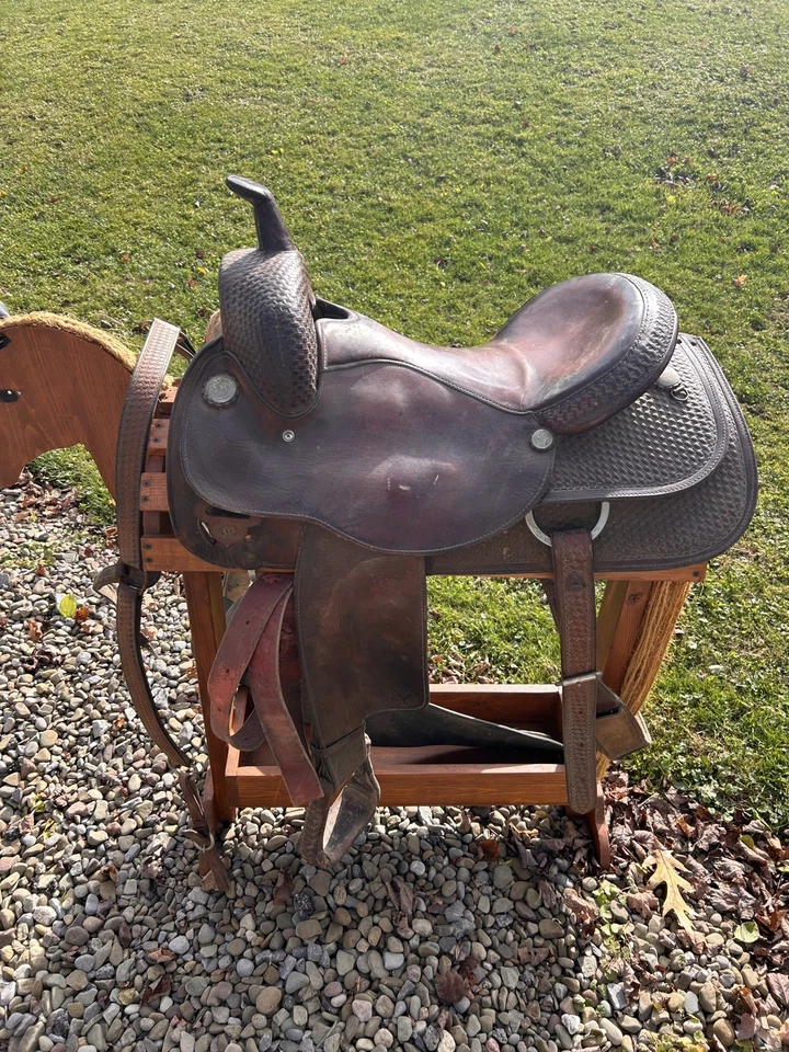 Western Circle Y Cutting and Reining 16" Saddle with Bridle to match - Image 2 of 4