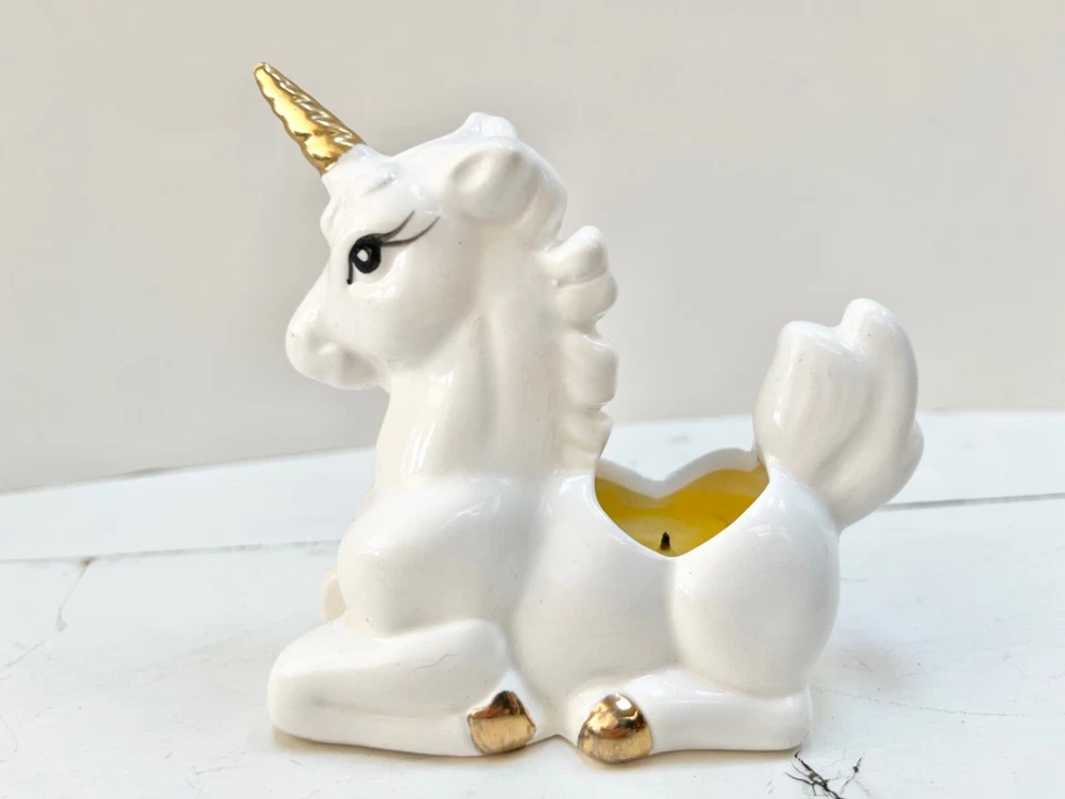 Estatuilla candelabro de cerámica blanca y dorada unicornio decoración Foto 3 de 4