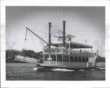 1981 Press Photo Wisconsin Gage Marine Boat Lake Geneva - RRV96469
