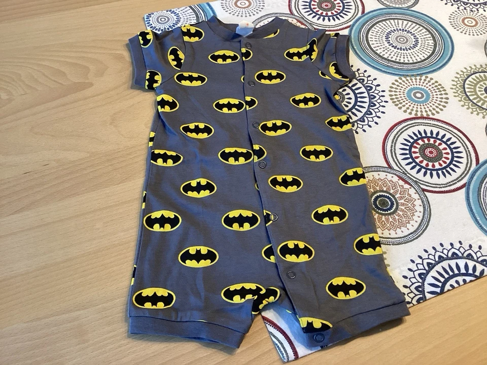 Toller kurzer Schlafoverall von H&M Batman Gr. 62 - Bild 1 von 1