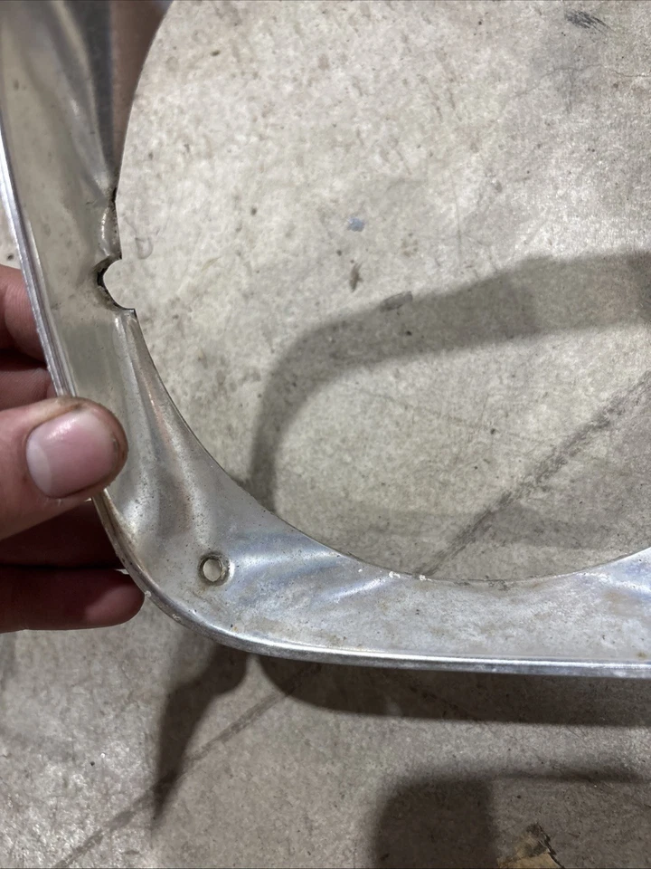 Oldsmobile Cutlass 442 1970 bisel de faro de aluminio izquierda izquierda GM Olds Foto 3 de 4