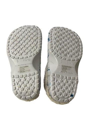 White Blue Grey Fuzzy Lined Clogs With Sharks Boys Size 11/12 - Picture 6 of 6