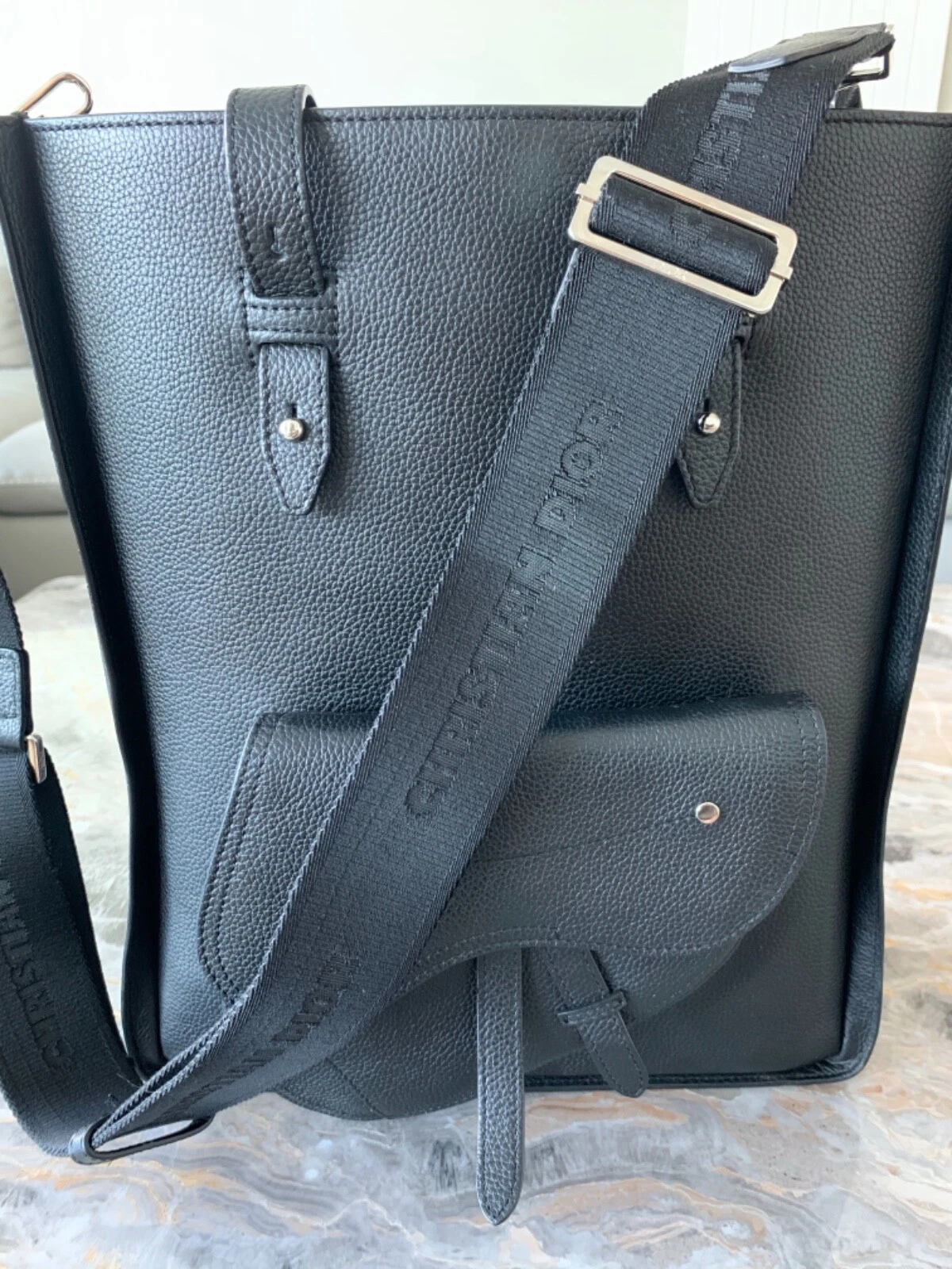 SAC FOURRE TOUT VERTICAL 100 % AUTHENTIQUE SELLE CHRISTIAN DIOR en noir (unisexe)