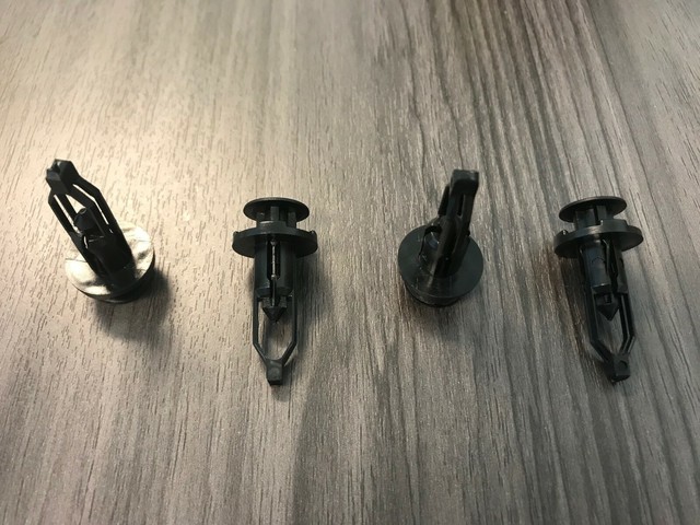 Pack of 4 Rivets / Retainer Clips / Hardware Toyota Tundra Tailgate