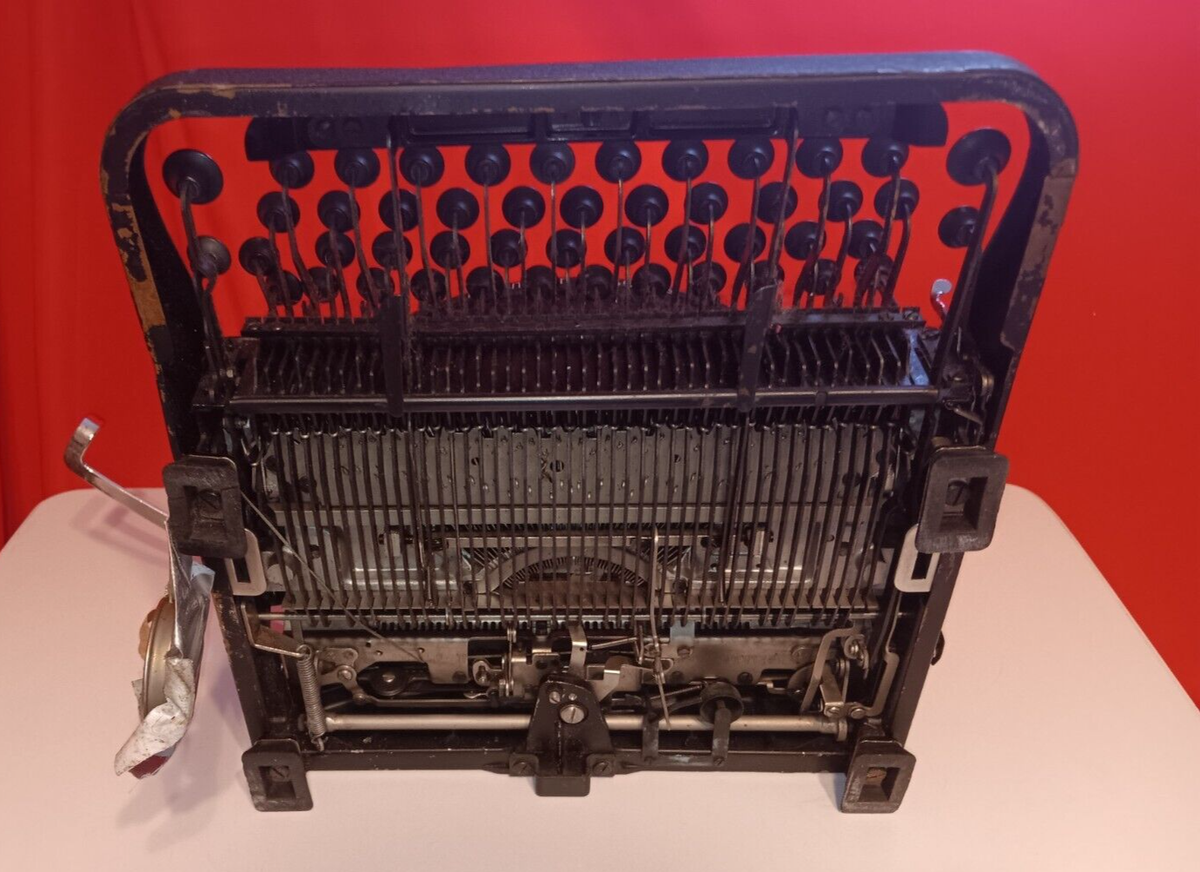 Vintage Remington Deluxe Noiseless Model 7 Typewriter No Case