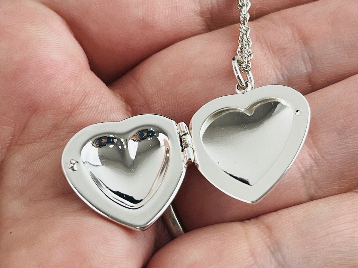 Vintage Avon 80s Silver Toned Heart Locket Necklace