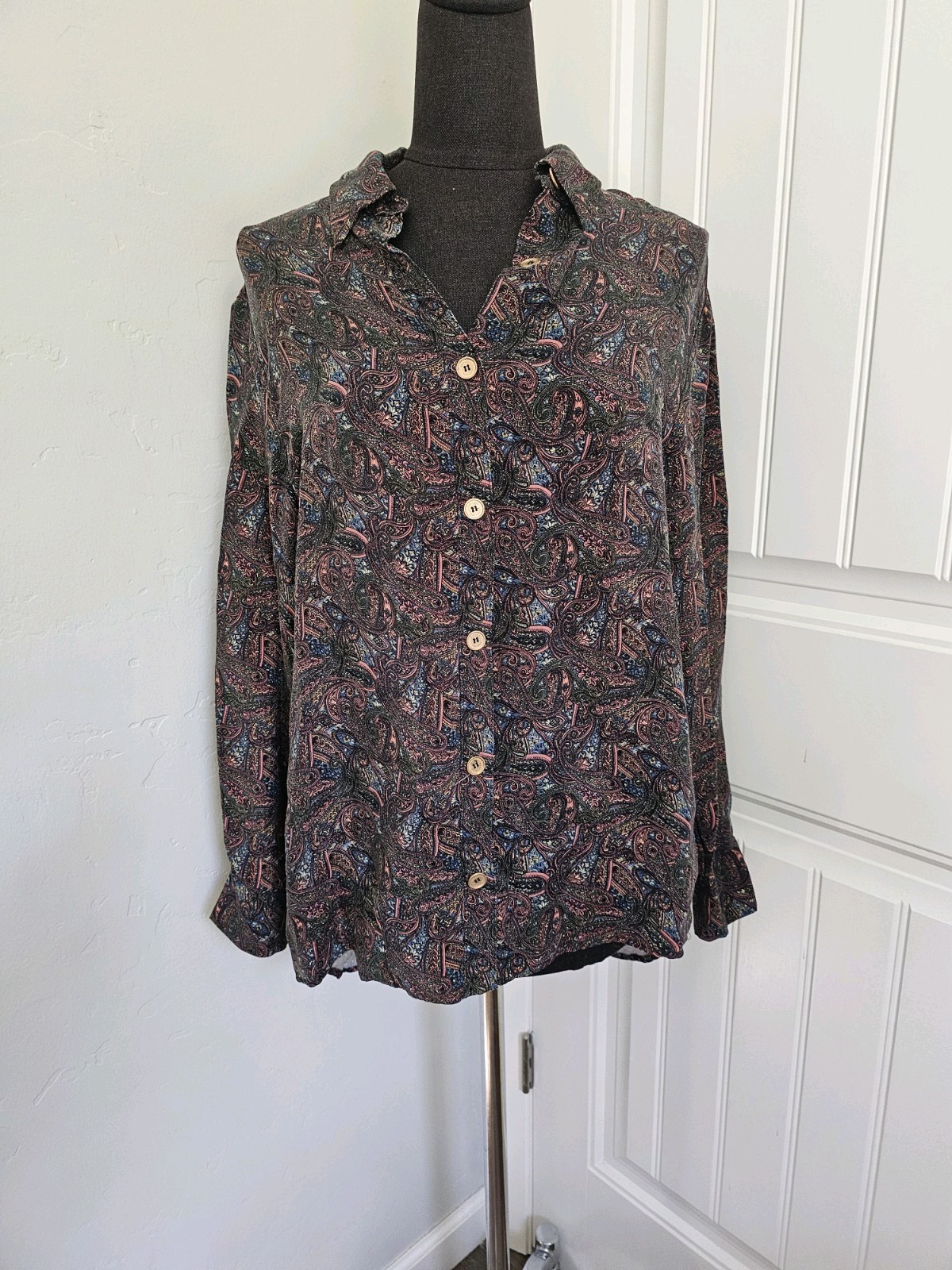 Saint & Sofia Paisley Button Down Longsleeve Blou… - image 1