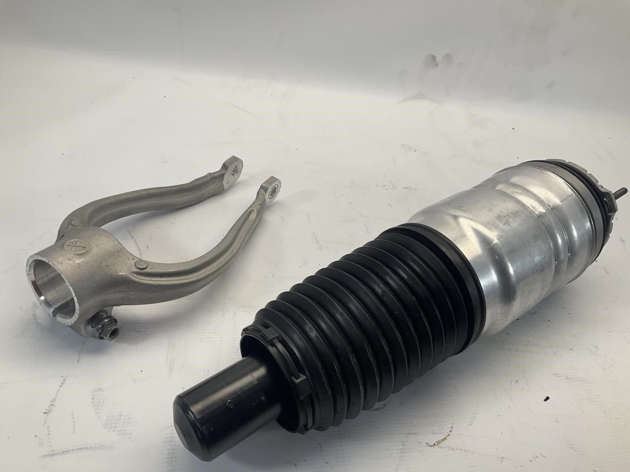 23-25 Maserati GranTurismo M189 Front Right Passenger Strut Shock Absorber Q