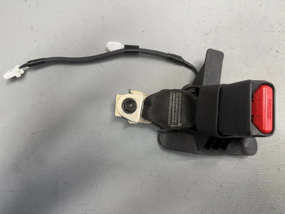 REAR RIGHT PASSENGER SIDE SEATBELT SEAT BELT BUCKLE 2018 TOYOTA CAMRY OEM - Image 3 of 4