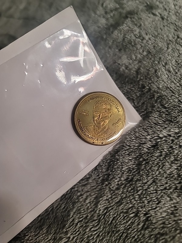 2002 Canadian Olympic Team Coca Cola coin featuring hockey player Mario Lemieux
