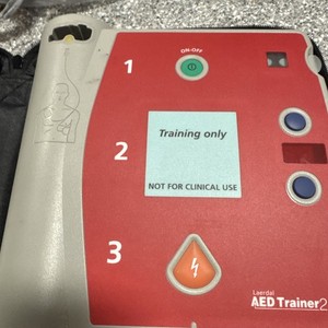 LAERDAL AED Trainer 2 w/ Philips Training Pads  Batteries replaced. Unit works