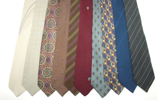 LOT OF 10 PIERRE CARDIN silk ties. F94983