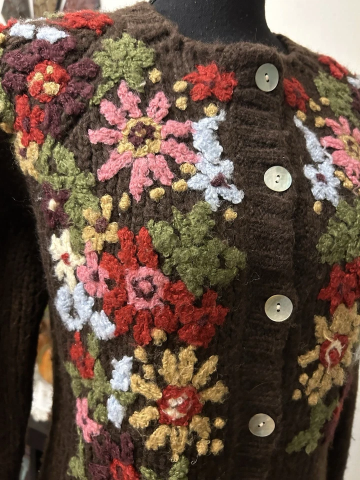 Cárdigan para mujer April Cornell marrón floral mezcla de lana pequeño botón delantero boho Foto 2 de 4