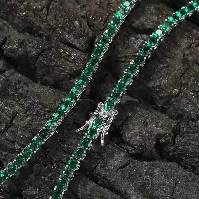 Collar de tenis redondo de diamantes esmeralda creado en laboratorio de 16 quilates para hombre enchapado en oro blanco de 14 k Foto 3 de 4