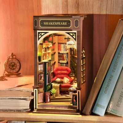Robotime DIY Bookstore Puppenhaus LED Book Nook Regaleinsatz Weihnachtsgeschenke
