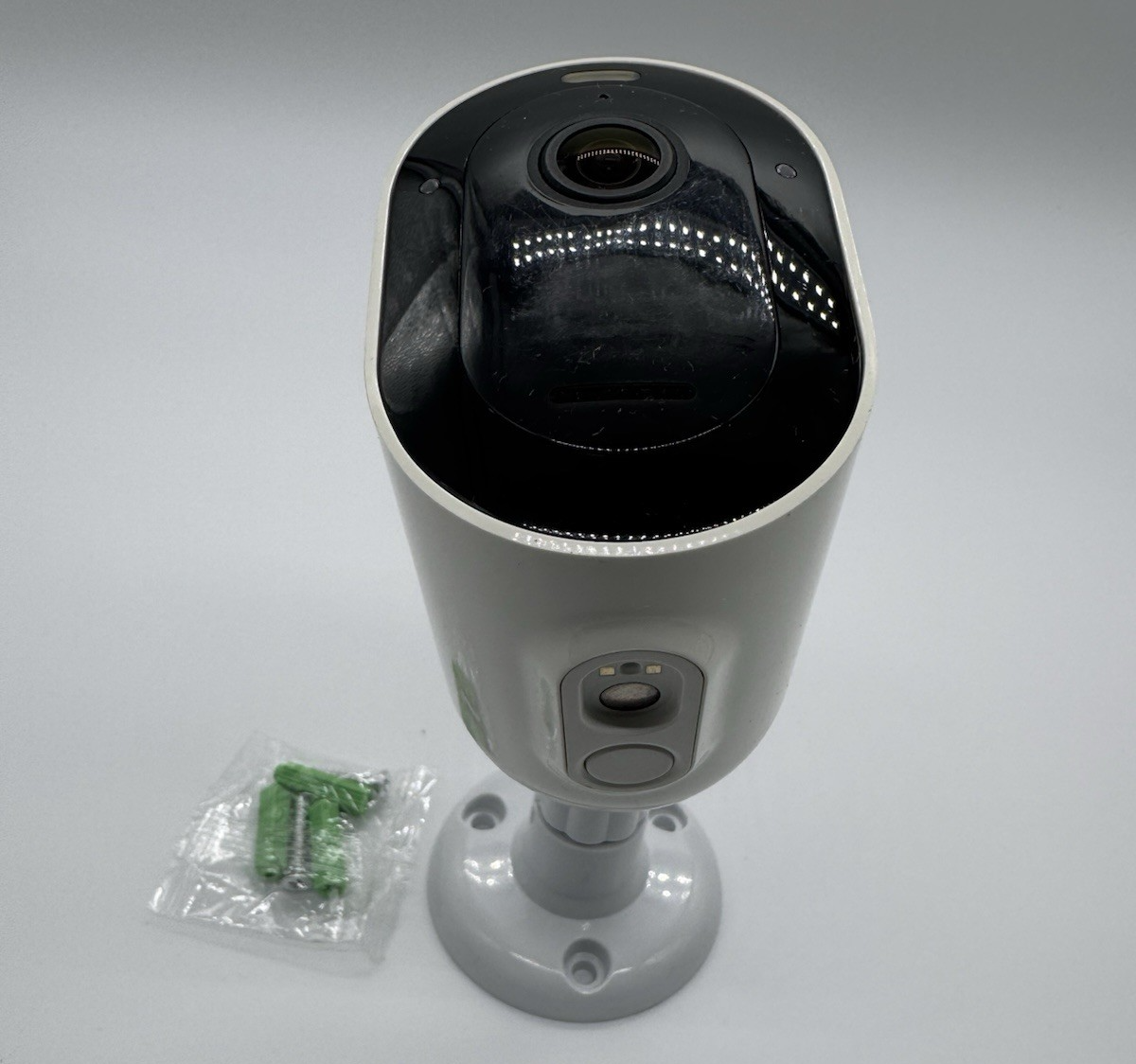 Arlo Pro 4 Model: VMC4041P Add-on Spotlight Indoor/Outdoor Camera