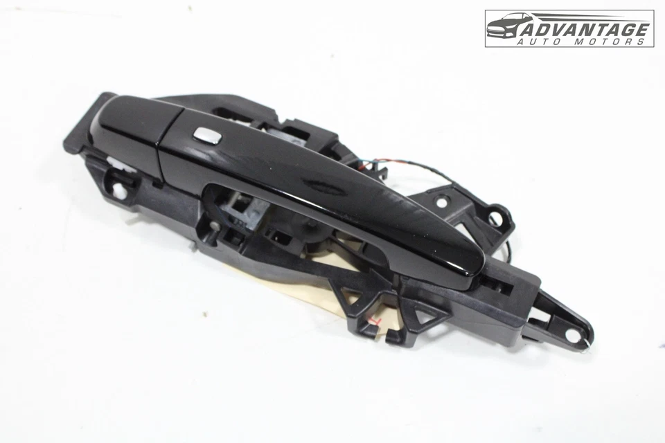 Chevrolet Blazer 2019-2025 manija del panel de la puerta exterior trasera izquierda negra OEM Foto 2 de 4