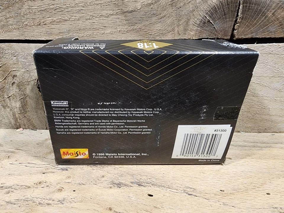 1997 Maisto Special Edition Green 1942 Indian 442 Motorcycle 1:18 - Image 4 of 4