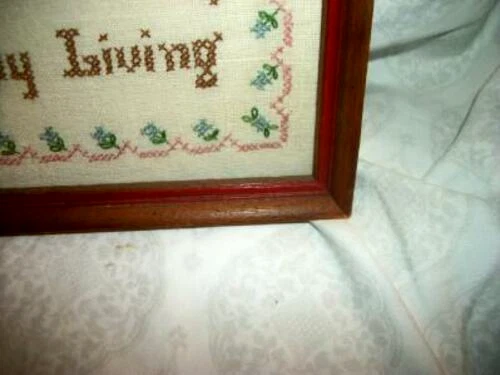 1930s LINEN CROSS STITCH SAMPLER FRIENDSHIP MOTTO ROSES HOURGLASS PERIOD FRAME - Image 3 of 4