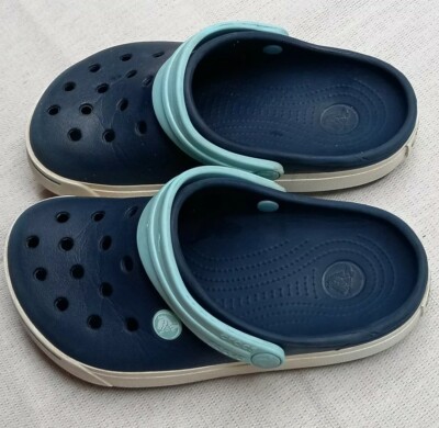 Crocs  Clogs Kids Junior's Size J2 Navy Ice Blue GUC