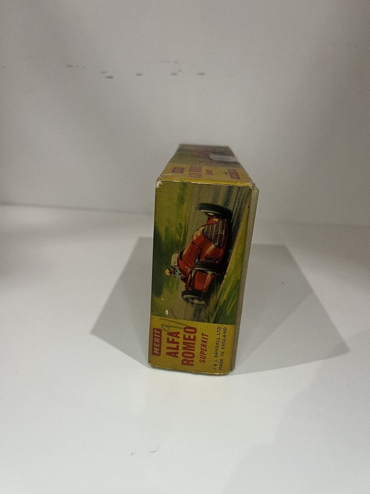 VINTAGE ALFA ROMEO SCALE MODEL KIT BY MERIT COLLECTIBLE TOY RACING
