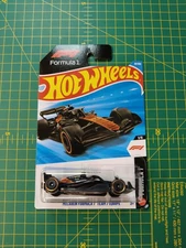 2026 HOT WHEELS B CASE McLAREN FORMULA 1 TEAM / EQUIPE - 20/250 FORMULA 1 - 1/5