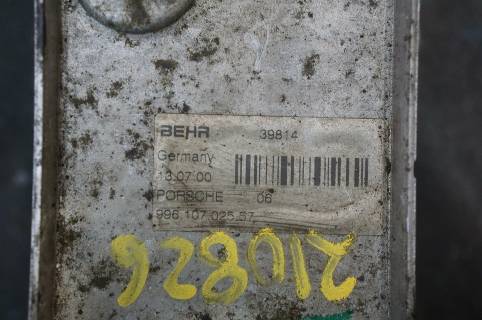 Enfriador de aceite de motor OEM 99610702557 Porsche 996 911 1999-05 Boxster 2000-04 Foto 4 de 4