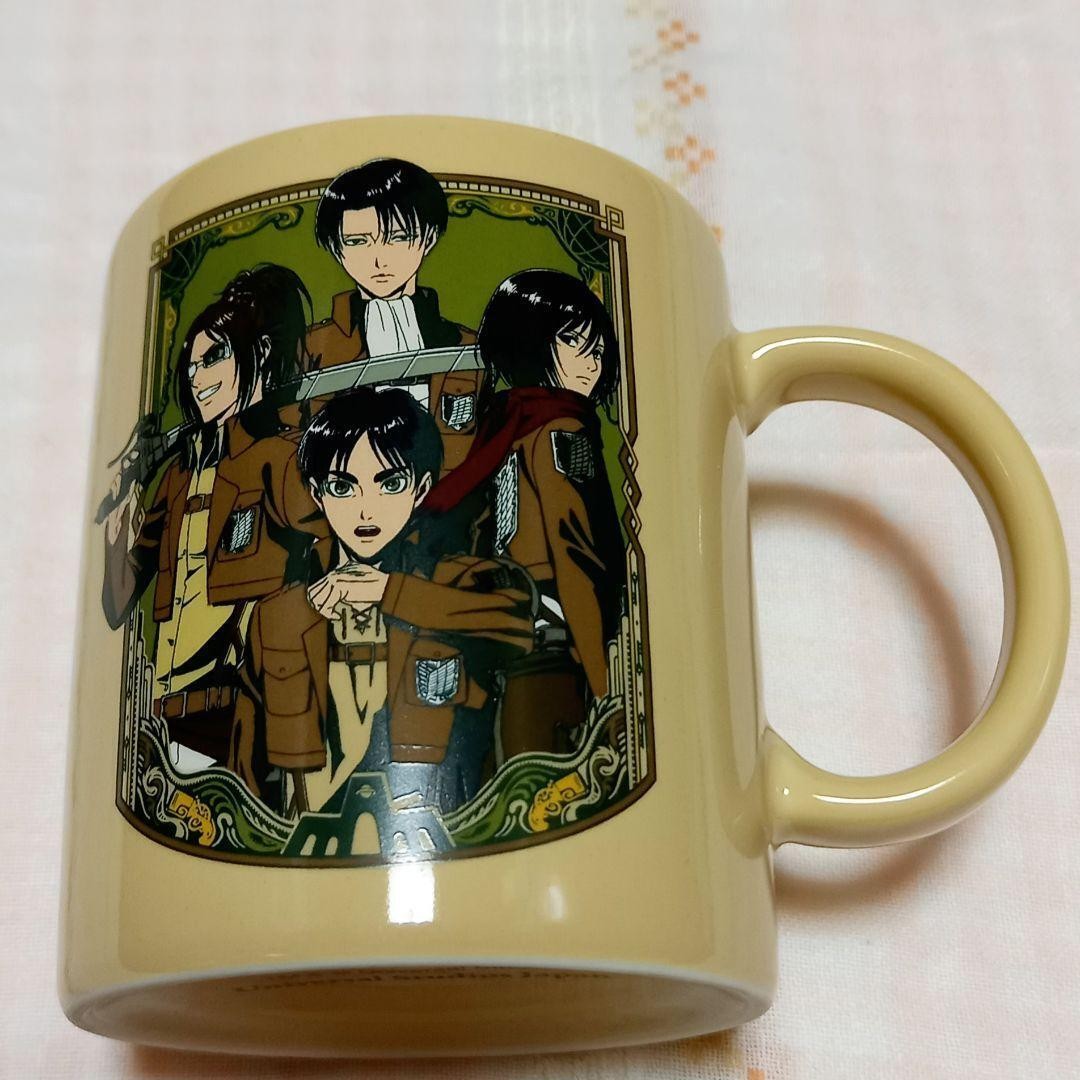 Taza Ataque a los Titanes Eren Levi Mikasa USJ 2022