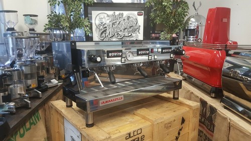 LA MARZOCCO LINEA CLASSIC 3 GRUPPEN EDELSTAHL HOHE FÜSSE ESPRESSOMASCHINE - Bild 1 von 12
