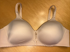 Vanity Fair Style 72335 beige Body Caress Wirefree bra size 40C
