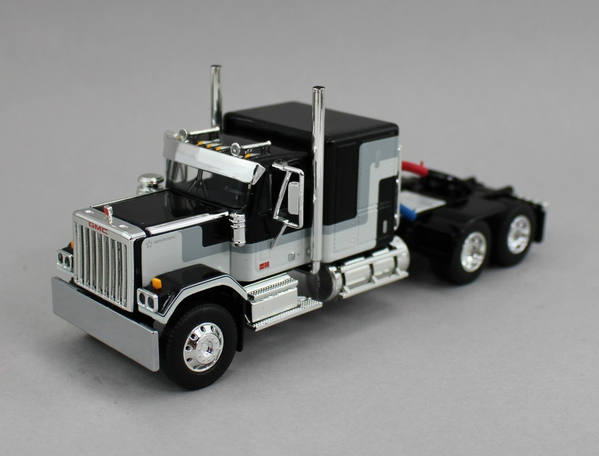 DCP 1:64 *BLACK & WHITE* GMC General 60