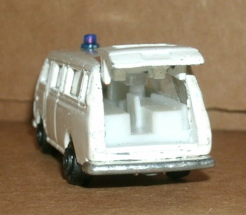 1/64 Scale Toyota HiAce H10 Diecast Emergency Vehicle Ambulance Van Zylmex P333 - Picture 3 of 7