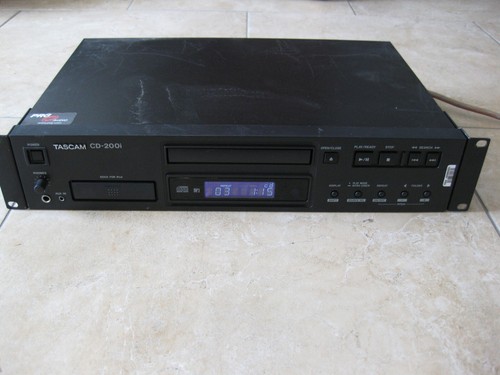 TASCAM CD-200i Professional CD Player 30 Pin iPod Dock