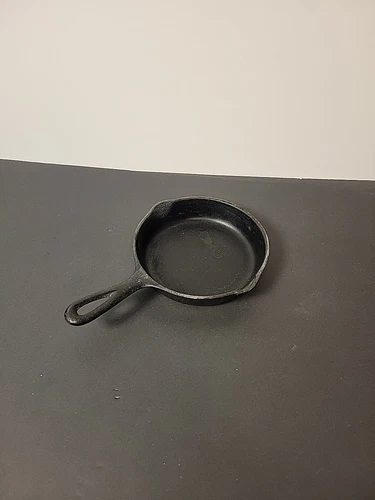 Wagner Ware Sidney -0- 3E cast iron 6.5" Round Skillet