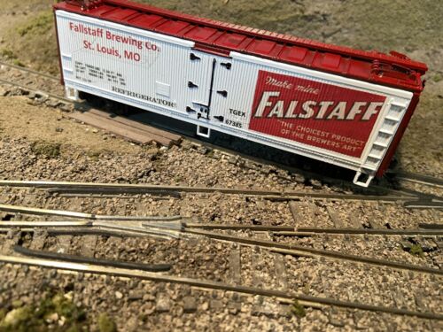 Athearn 40' wood reefer custom painted Falstaff Beer