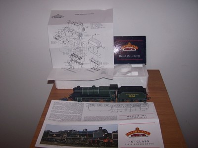 BACHMANN SPUR 00 32-153 N KLASSE LOK UND TENDER 1824 LINIERT SÜDGRÜN