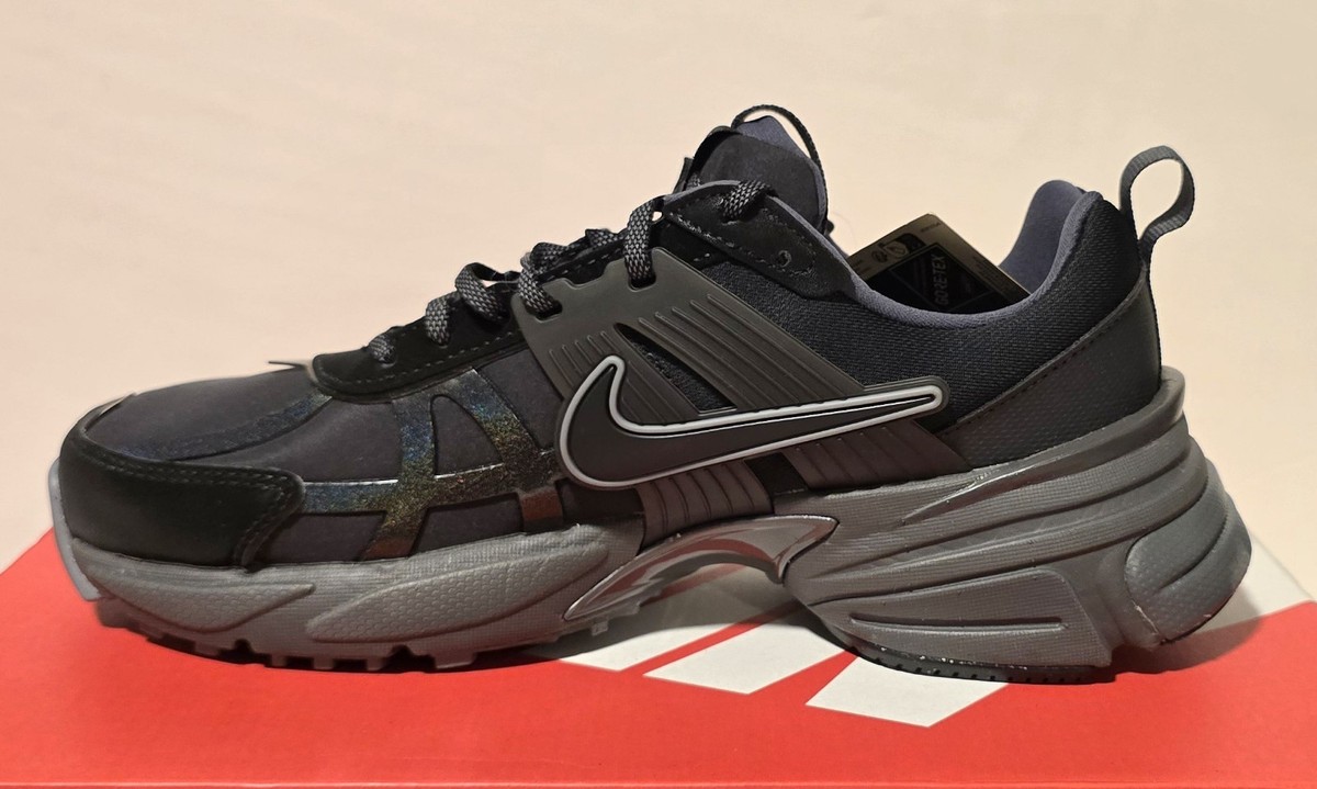 【さら】NIKE V2K RUN GORE-TEX22.5 W Nike V2K Run GORE-TEX (FZ2622-001) Black/Black-Iron Grey