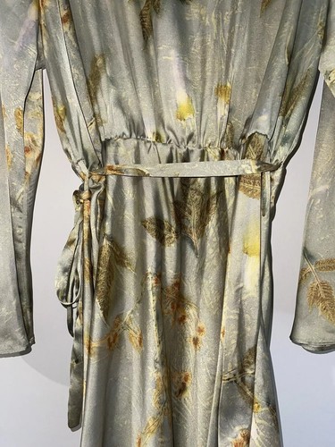 ZARA MEHRFARBIG SATINGEDRUCKT WICKELKLEID MIT VORDERKRAWATTE GRÖSSE XXL BRANDNEU MIT ETIKETT - Bild 13 von 13