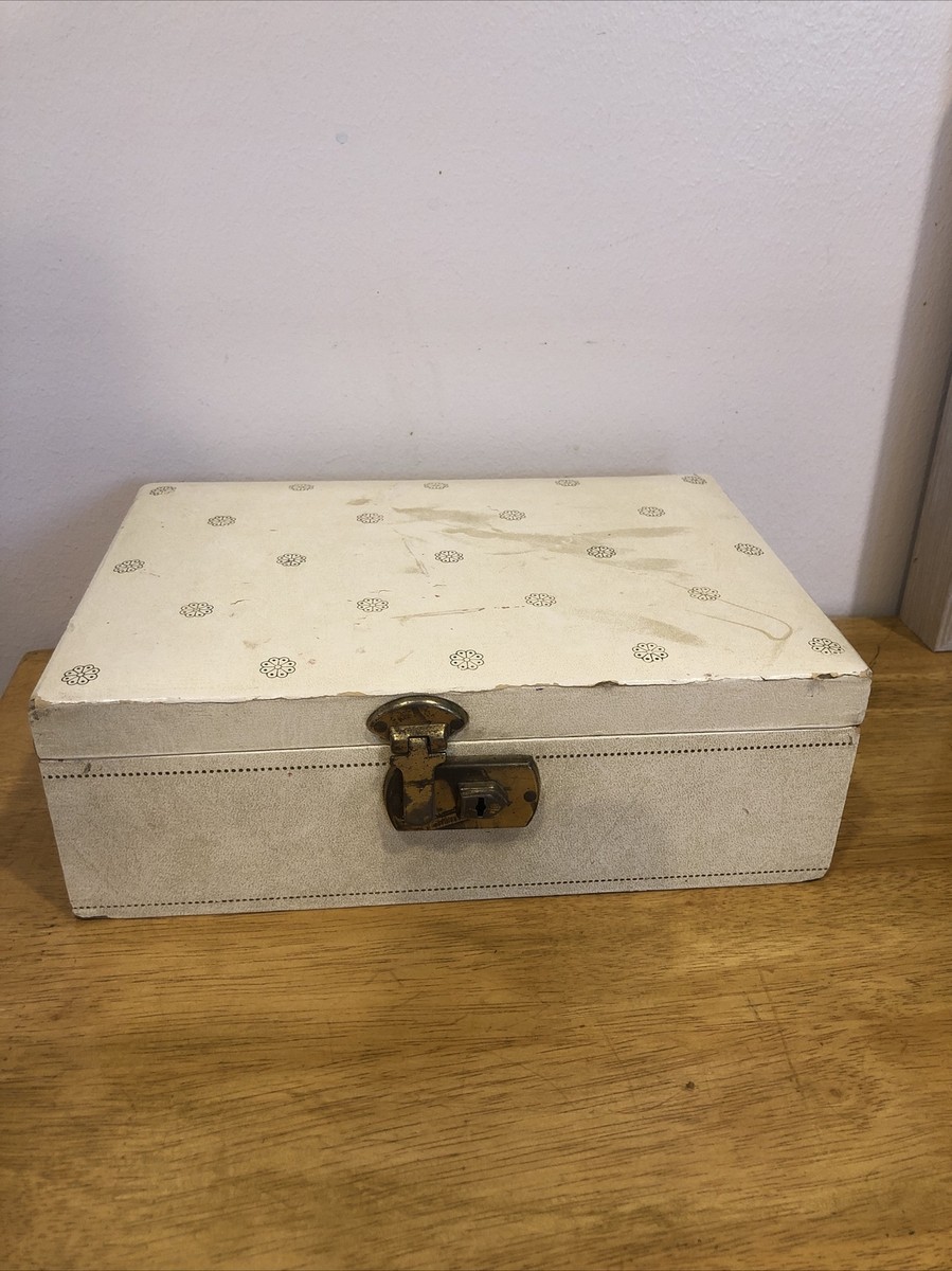 Vintage X2 Mele Cream White Hinged Jewelry Boxes Pink And Red