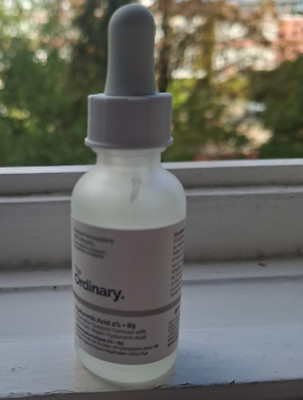 The Ordinary Hyaluronic Acid 2% + B5  in der hygienischen Glaspipettenflasche