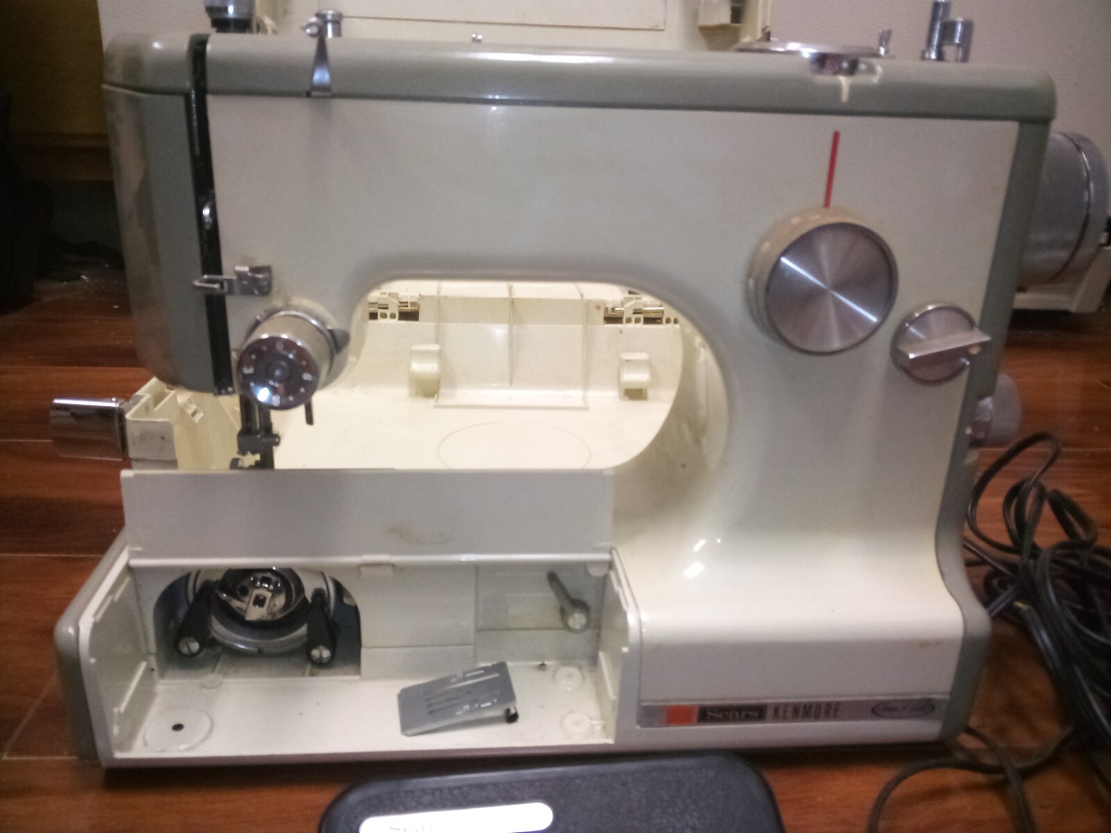 Vintage Sears Kenmore 158.10400 1040 Portable Sewing Machine w/Hard