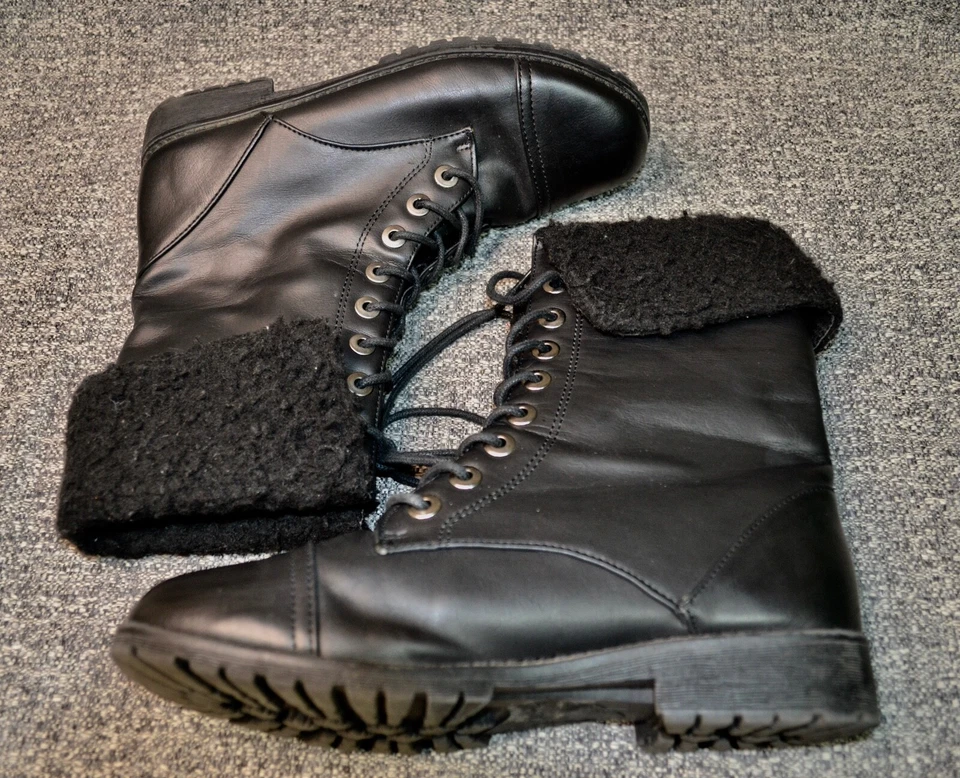 Talla 8 DOLLHOUSE Negro Con Cordones Medio Combate Botas Zapatos Para Mujer Forradas de Vellón Usadas en Excelente Condición Foto 2 de 4