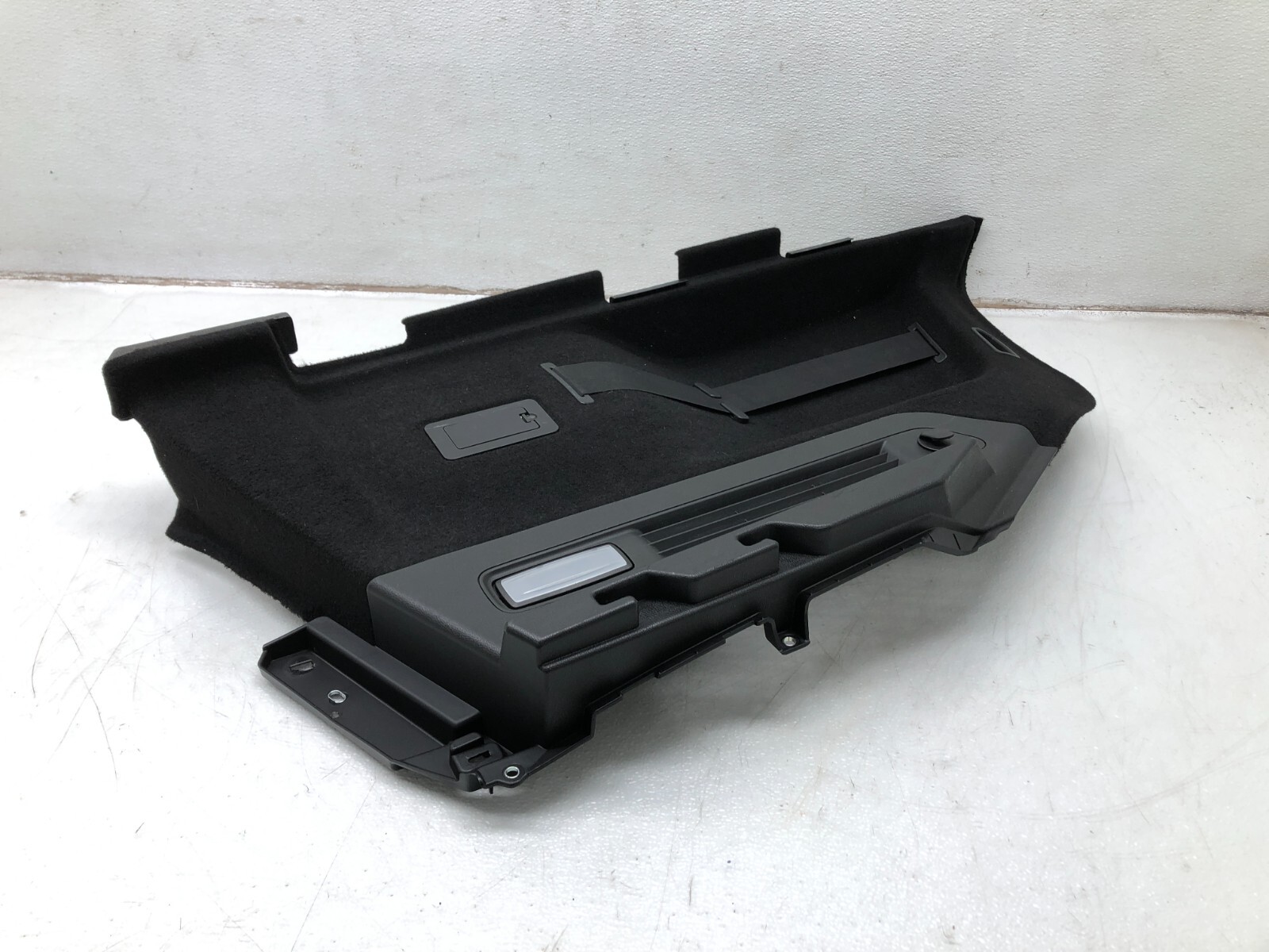 2017-2022 MASERATI LEVANTE LEFT DRIVER REAR QUARTER TRIM COVER PANEL OEM.