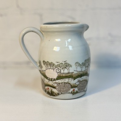 Vintage Otagiri Japan Milchkännchen Krug Schafe in Feldern Steinzeug