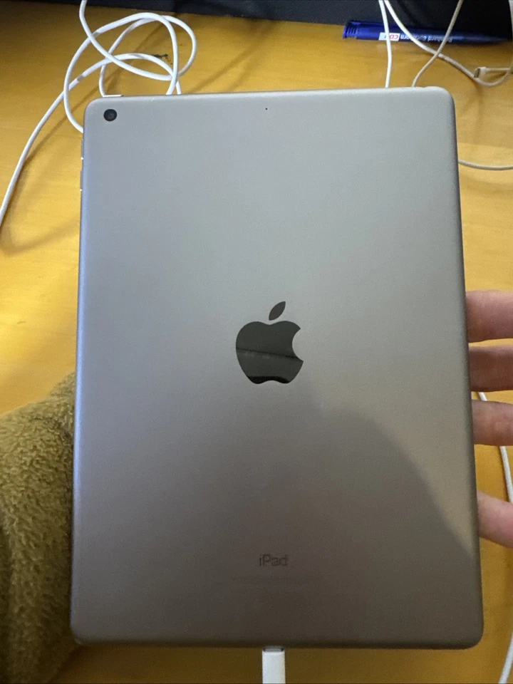 Apple iPad (5th generation) · 32GB · Wi-Fi, Foto 2 von 3