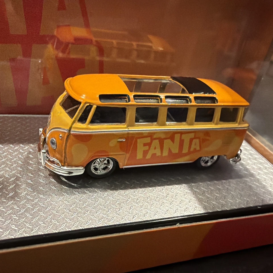 New M2 MACHINES 1960 VW DOUBLE CAB W/ TRAILER & 1960 VW 15 WINDOW BUS HAULER HTF - Image 4 of 4