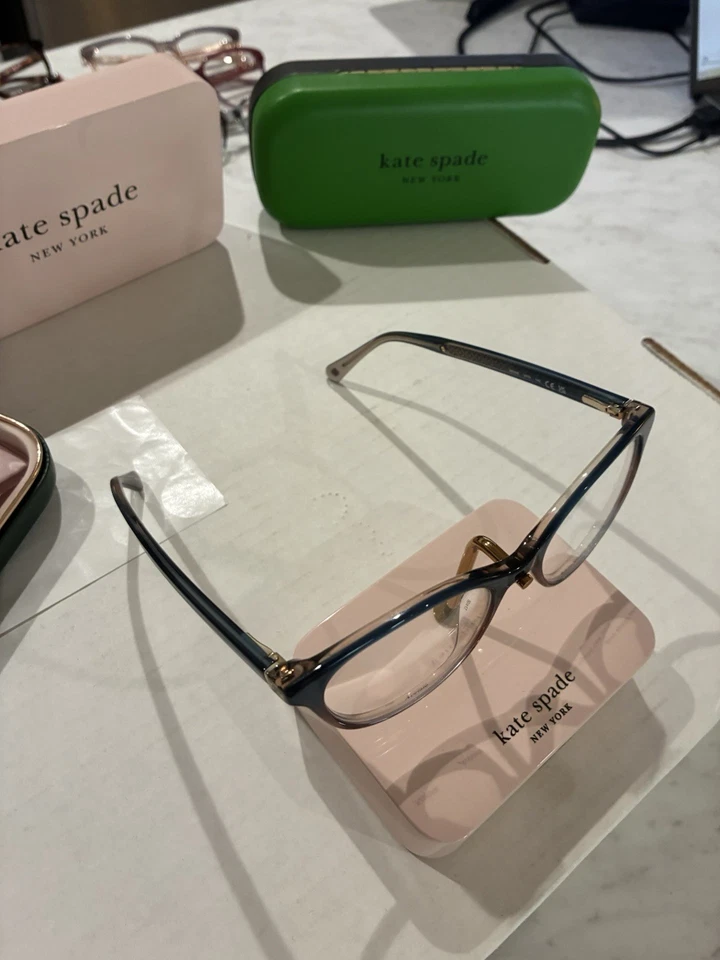 Gafas IRENE para mujer Kate Spade New York. Descripción del color: azul sombreado. Foto 3 de 4