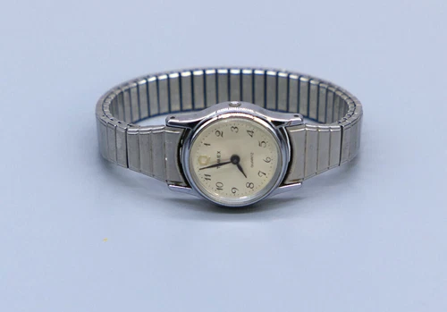 Vintage TIMEX Q Women’s K Cell Quartz Watch Steel Stretch Band Made In Taiwan