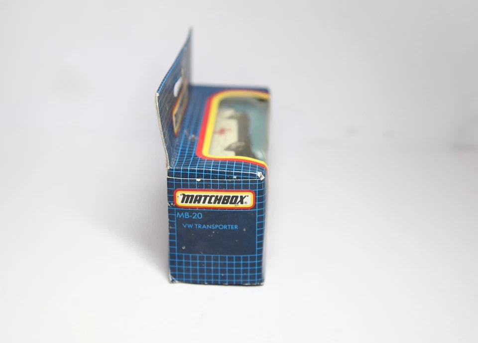 Ambulancia Volkswagen Transporter Matchbox MB20 en caja original - vintage Foto 2 de 4